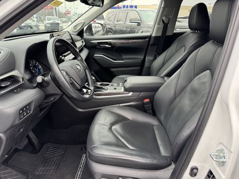 Used 2021 Toyota Highlander Limited image 27