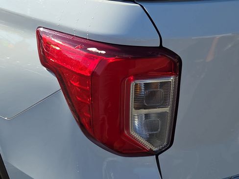 Used 2022 Ford Explorer Limited w/ Equipment Group 301A image 11