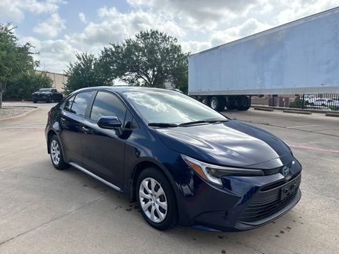 Used 2025 Toyota Corolla LE FWD image 3