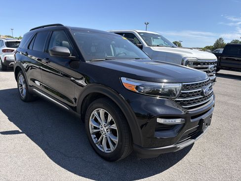 Used 2023 Ford Explorer XLT w/ Equipment Group 202A AWD/4WD image 2