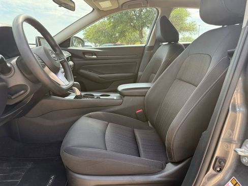 Used 2025 Nissan Altima 2.5 SV FWD image 28