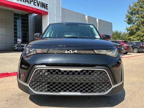 Used 2025 Kia Soul LX w/ LX Technology Package FWD image 3