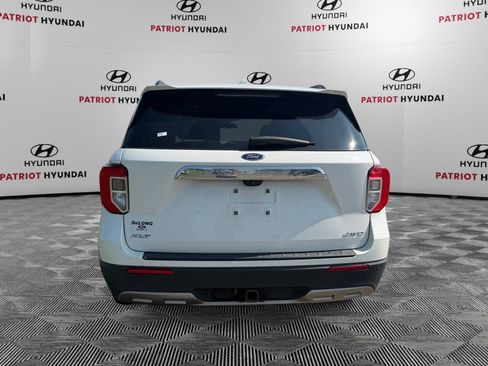 Used 2022 Ford Explorer XLT w/ Equipment Group 202A AWD/4WD image 4
