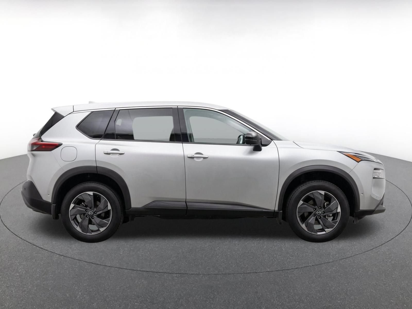Used 2025 Nissan Rogue SV AWD/4WD image 9