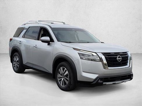 Used 2022 Nissan Pathfinder SL FWD image 3