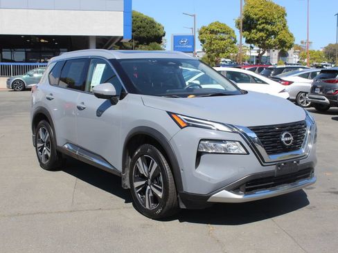 Used 2023 Nissan Rogue Platinum w/ Platinum Premium Package FWD image 5