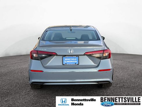 Used 2024 Honda Civic Touring image 4