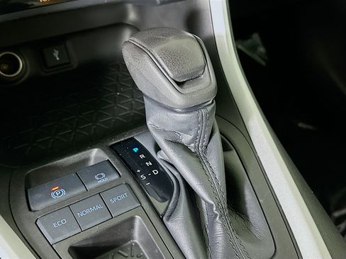 Used 2022 Toyota RAV4 XLE w/ Convenience Package image 20