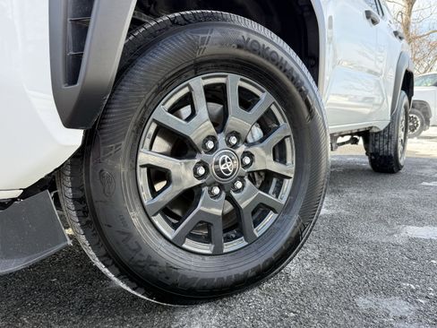 Used 2025 Toyota 4Runner 4WD image 6