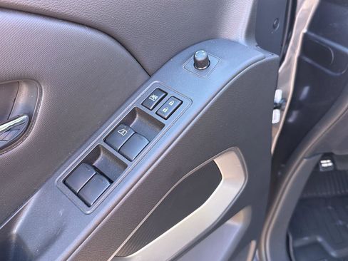 Used 2024 Nissan Frontier SV w/ SV Convenience Package image 30