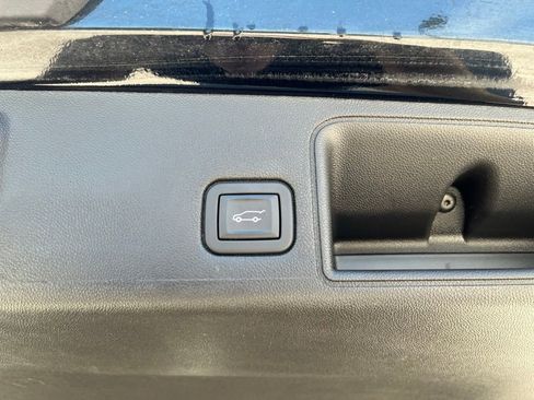 Used 2024 GMC Terrain SLE w/ Driver Convenience Package AWD/4WD image 12