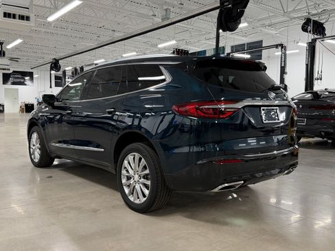 Used 2019 Buick Enclave Essence AWD/4WD image 3