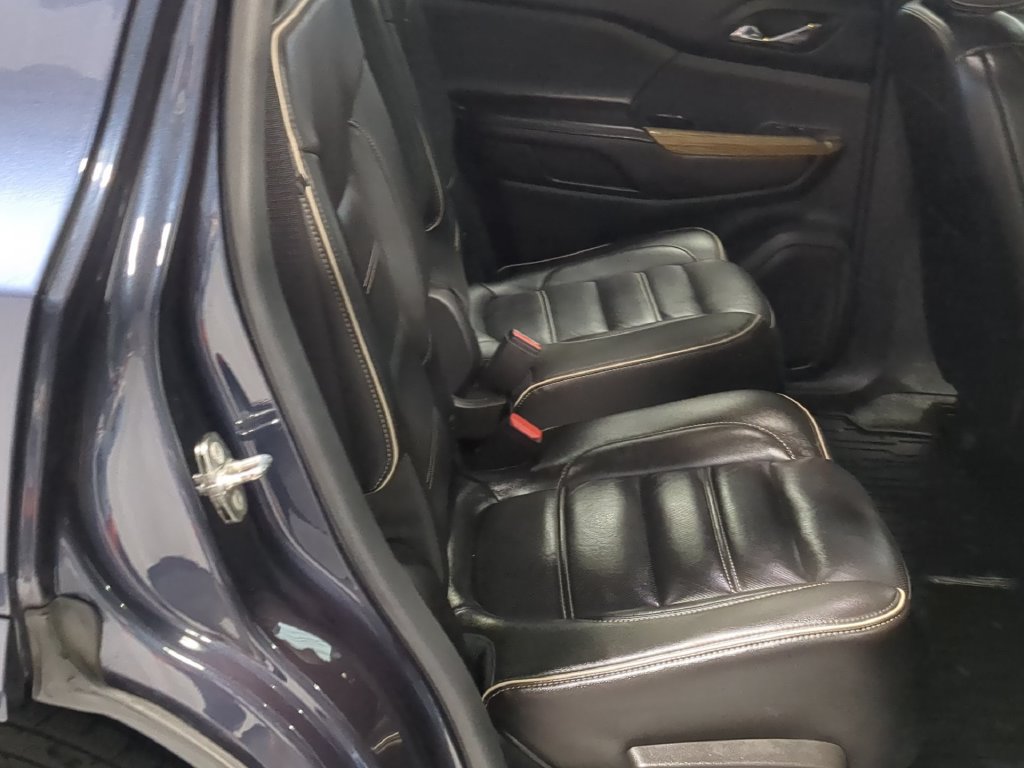 Used 2018 GMC Acadia Denali w/ Technology Package AWD/4WD image 24