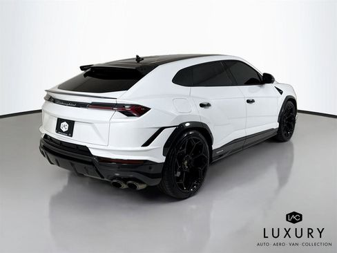 Used 2024 Lamborghini Urus Performante AWD/4WD image 6