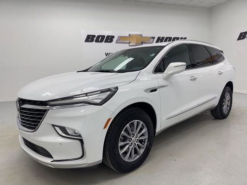 Used 2023 Buick Enclave Essence image 1