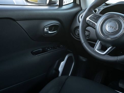 Used 2018 Jeep Renegade Latitude image 13