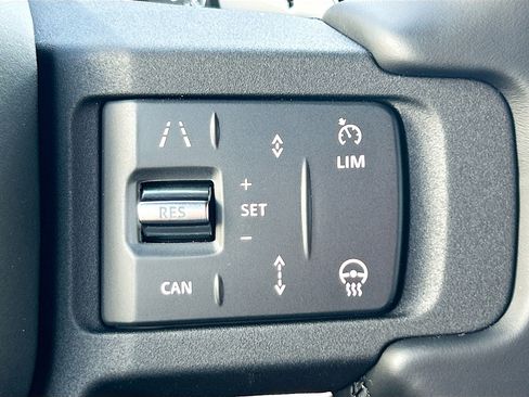 New 2025 Land Rover Defender 90 V8 image 30