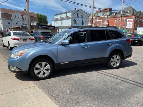 Used 2011 Subaru Outback 2.5i Limited AWD/4WD image 4