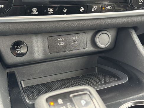 Used 2025 Nissan Rogue SV FWD image 24