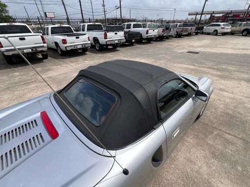 Used 2002 Toyota MR2 RWD image 30