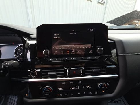 Used 2022 Nissan Pathfinder SV image 10