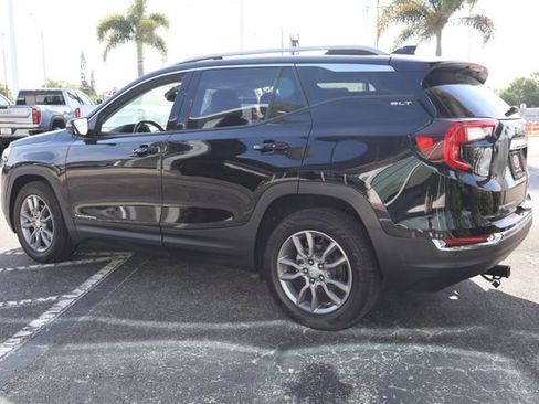 Used 2022 GMC Terrain SLT w/ Infotainment Package II FWD image 5