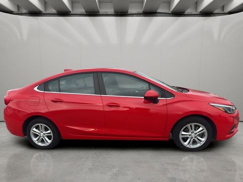 Used 2017 Chevrolet Cruze LT image 5