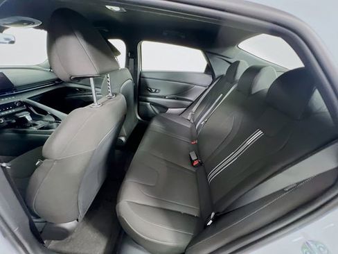 New 2025 Hyundai Elantra SEL image 21