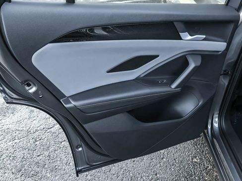 New 2026 Volkswagen Tiguan SE image 31