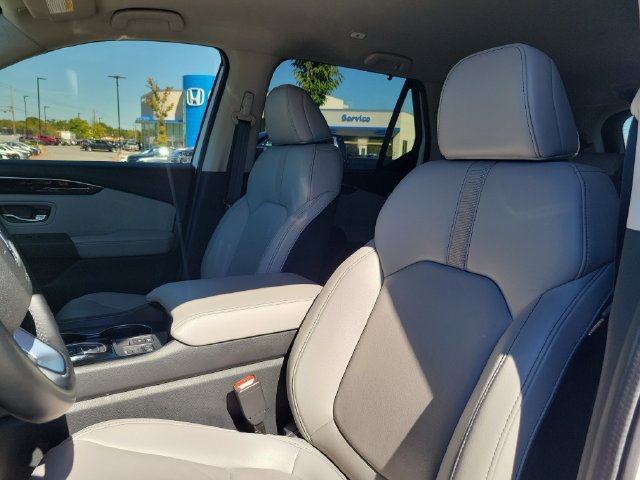 Used 2025 Honda Pilot EX-L image 12