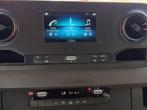 Used 2022 Mercedes-Benz Sprinter 2500 image 14