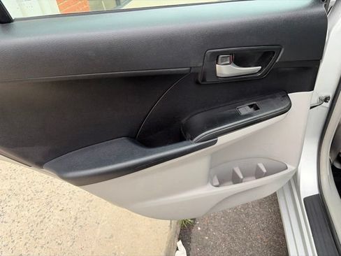 Used 2012 Toyota Camry LE FWD image 14