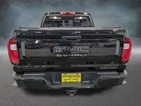 Used 2023 GMC Canyon Denali image 5