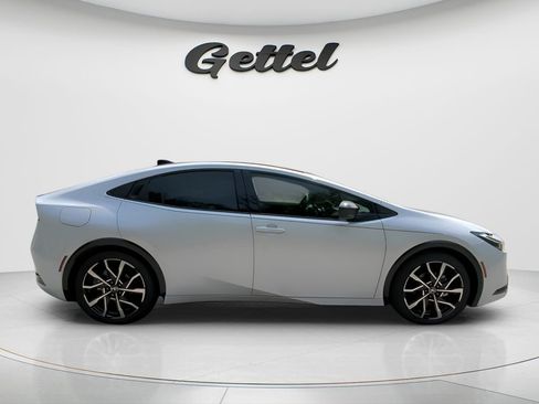 New 2025 Toyota Prius Plug-In Hybrid FWD image 4