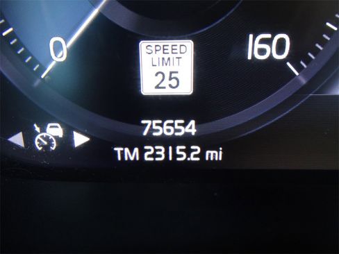 Used 2019 Volvo XC40 T5 Inscription image 22