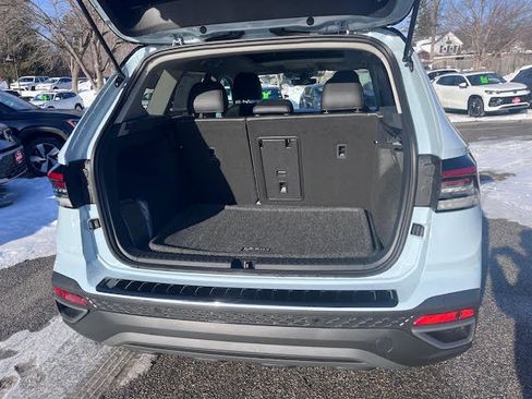 New 2026 Volkswagen Taos SE AWD/4WD image 13