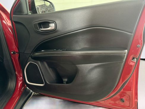 Used 2018 Jeep Compass Latitude w/ Popular Equipment Group FWD image 29