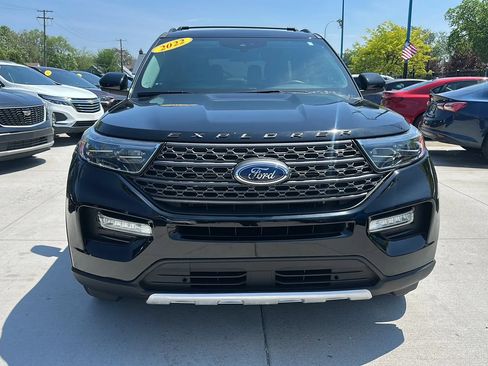 Used 2022 Ford Explorer XLT w/ Equipment Group 202A AWD/4WD image 2