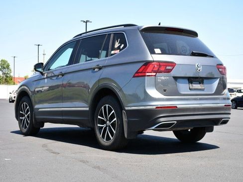 Used 2021 Volkswagen Tiguan SE w/ Panoramic Sunroof Package FWD image 5