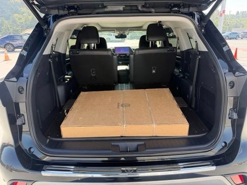 Used 2023 Toyota Highlander Platinum AWD/4WD image 9