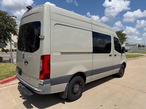 Used 2024 Mercedes-Benz Sprinter 2500 image 2