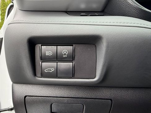 Used 2023 Toyota Highlander LE image 30