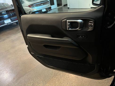 Used 2025 Jeep Wrangler Unlimited Sahara AWD/4WD image 18