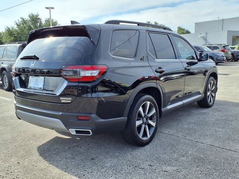 Used 2025 Honda Pilot Touring image 24