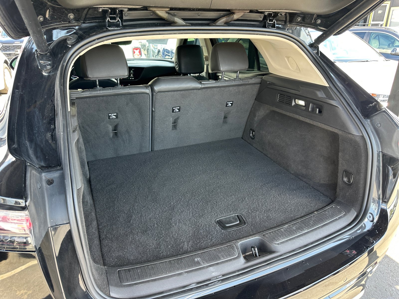 Used 2022 Buick Envision Avenir w/ Technology Package II FWD image 24