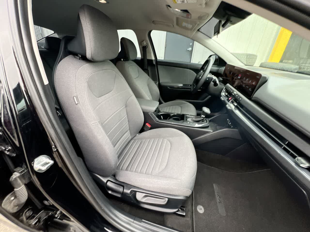 Certified 2025 Kia K4 EX FWD image 28