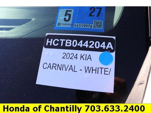 Used 2024 Kia Carnival LX FWD image 34