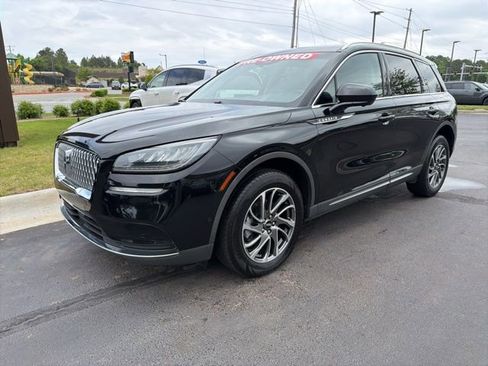 Used 2021 Lincoln Corsair AWD image 3