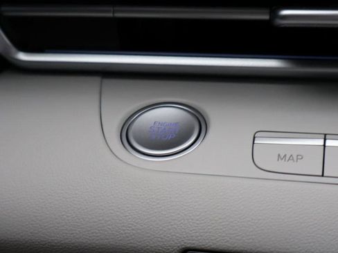 New 2025 Hyundai Elantra Limited image 33