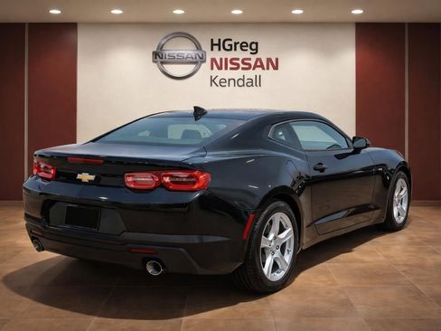 Used 2022 Chevrolet Camaro LT RWD image 4